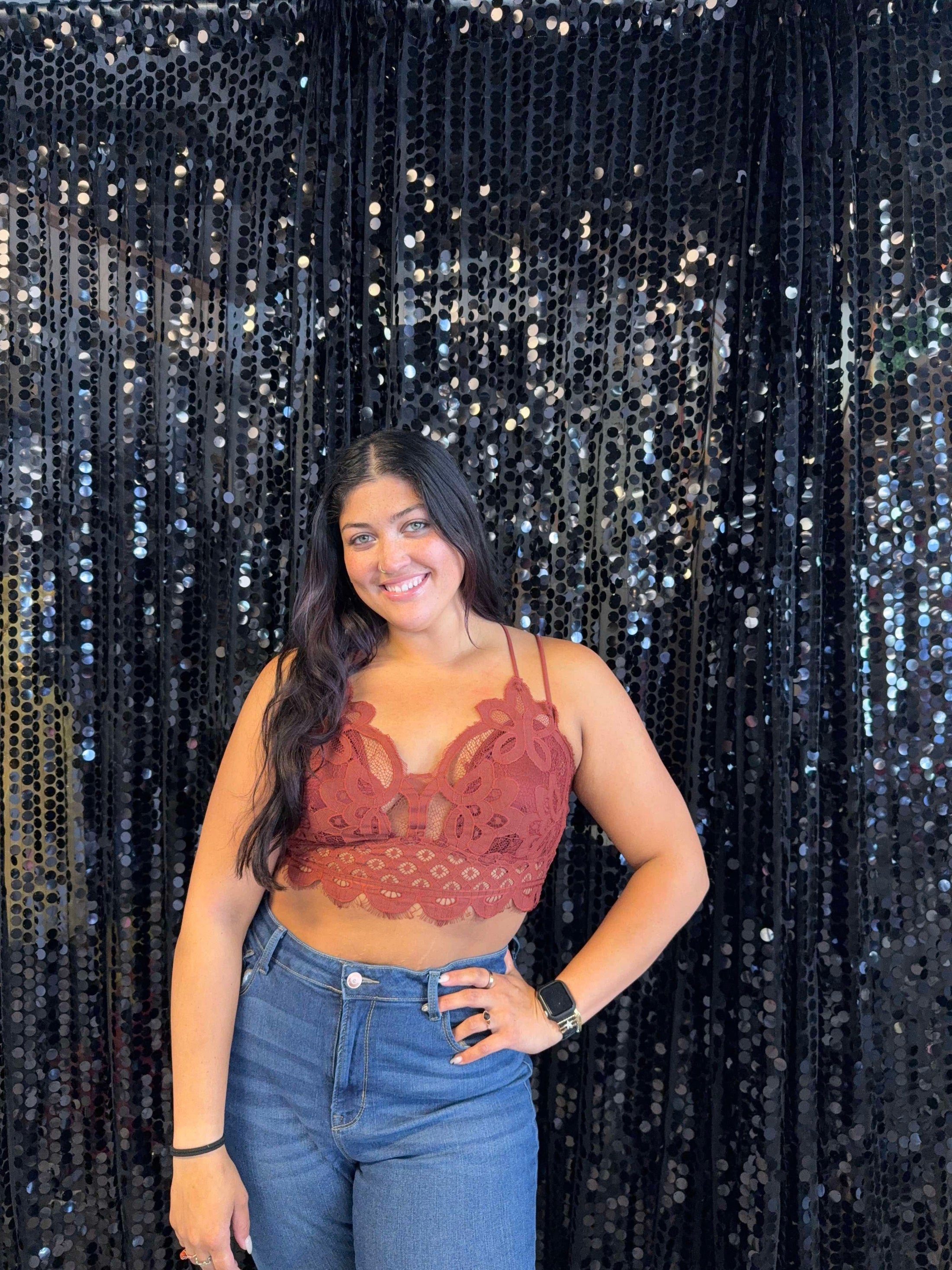 Crochet bralette with removable pads