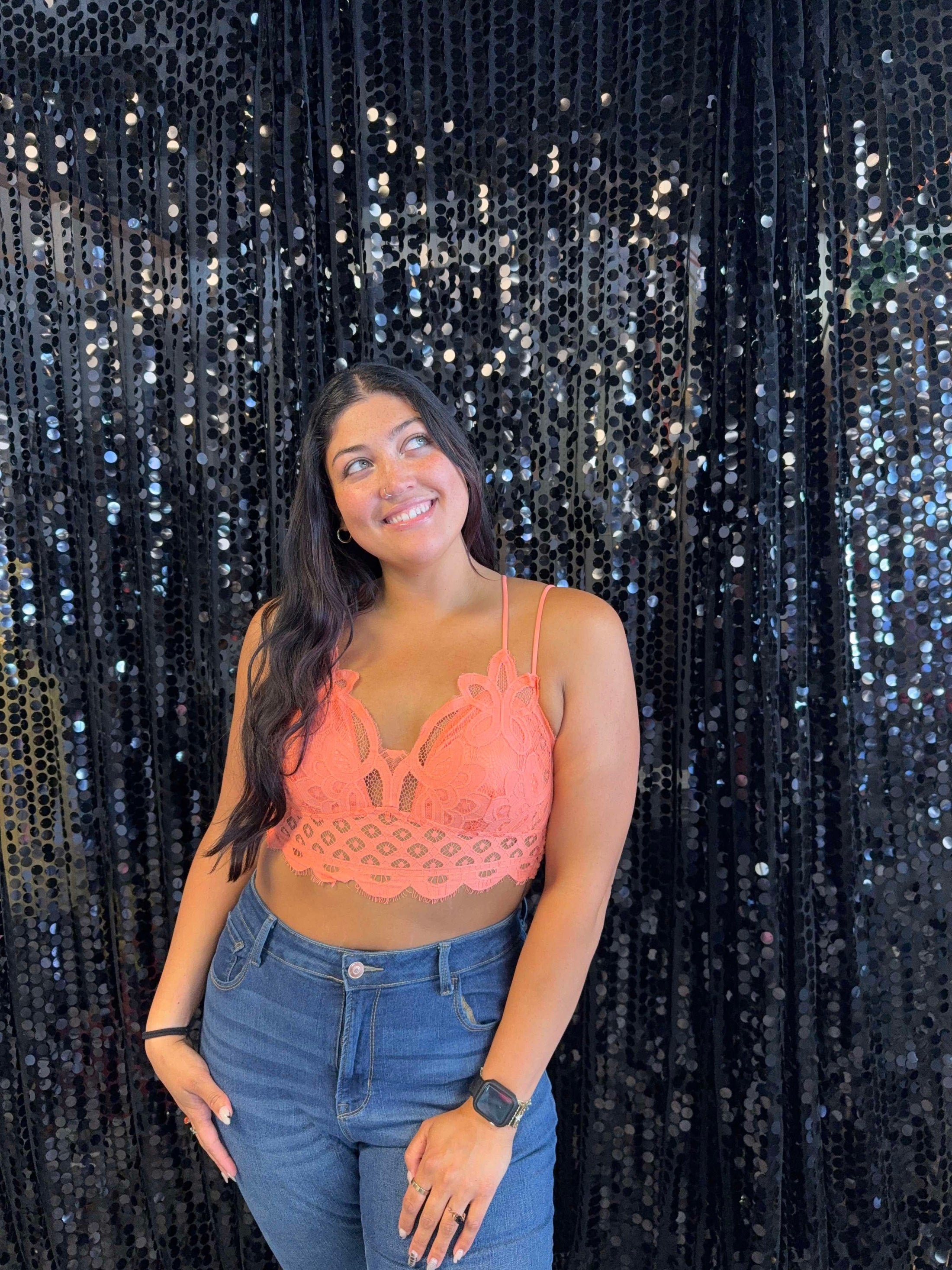 Crochet bralette with removable pads