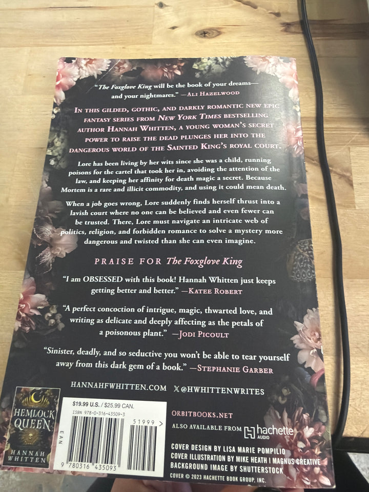 The fox glove King by hannah whitten￼