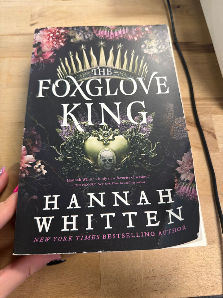 The fox glove King by hannah whitten￼