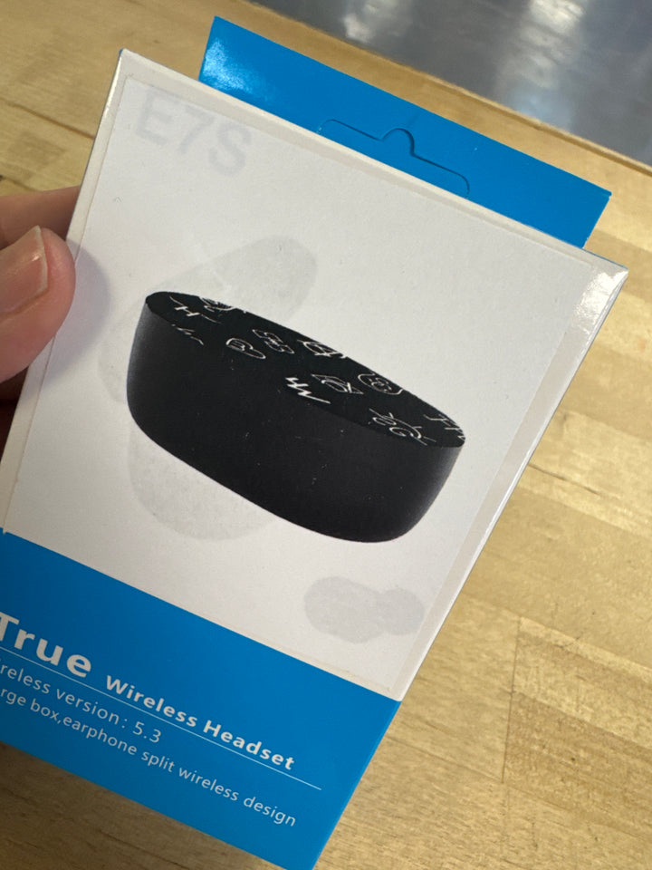Bluetooth Earbuds & Charging Case