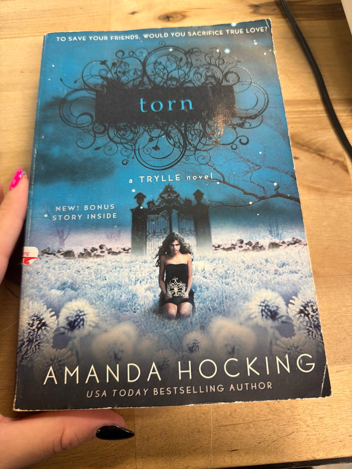 Torn by Amanda Hockings