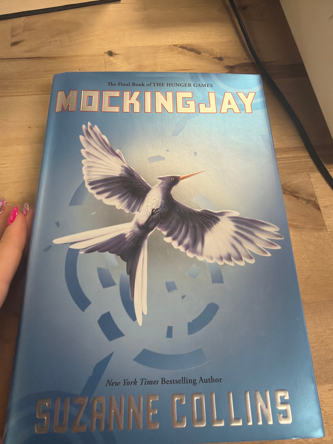 Mockingjay by Suzanne Collin