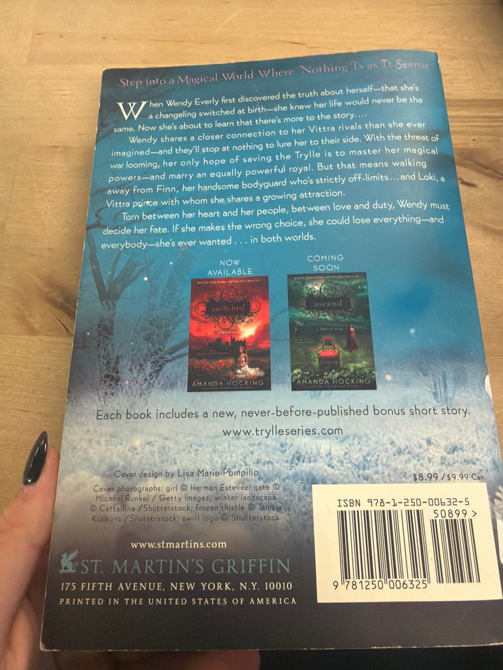 Torn by Amanda Hockings