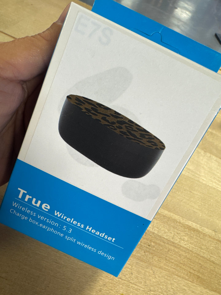 Bluetooth Earbuds & Charging Case