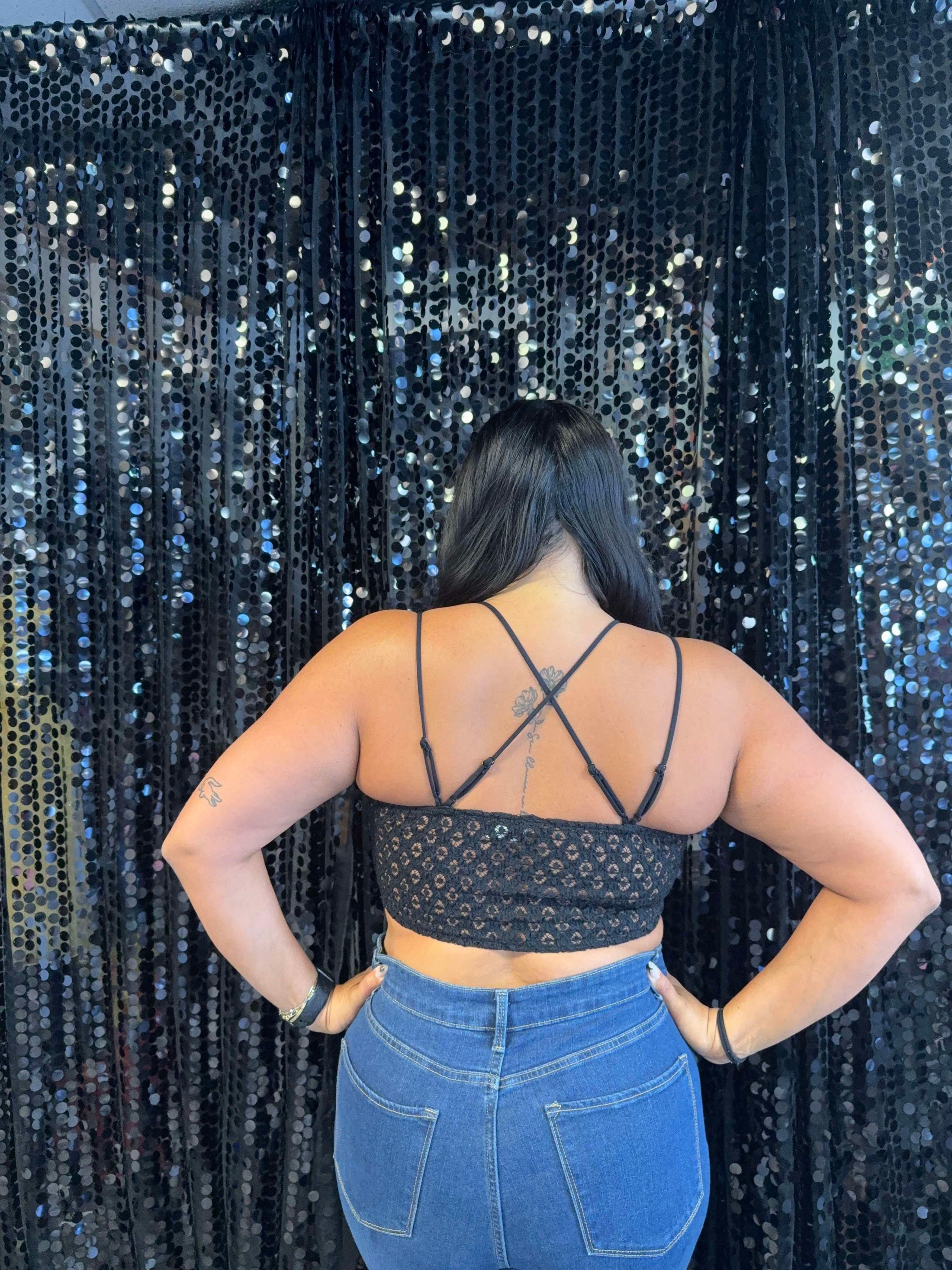 Crochet bralette with removable pads