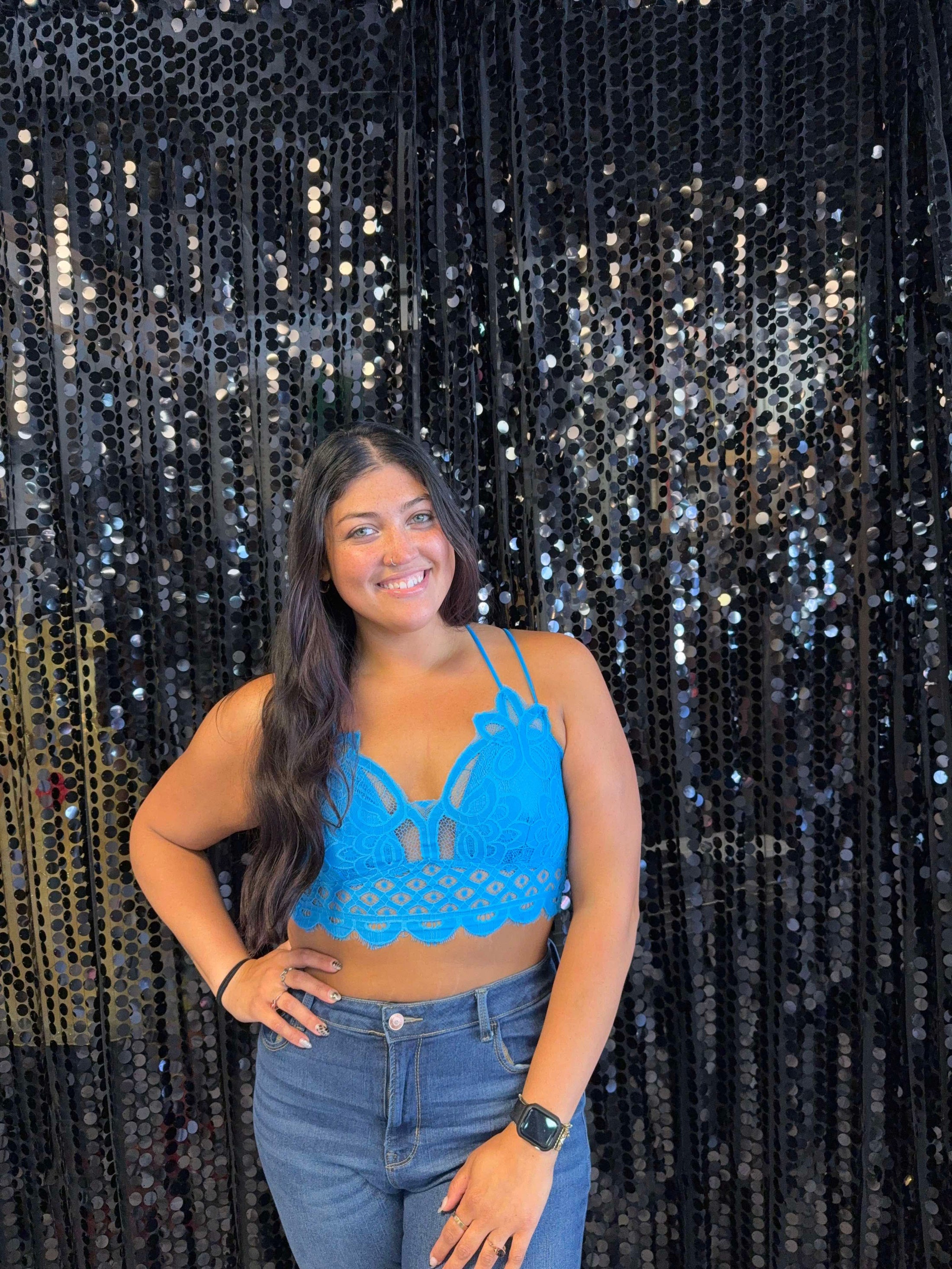 Crochet bralette with removable pads