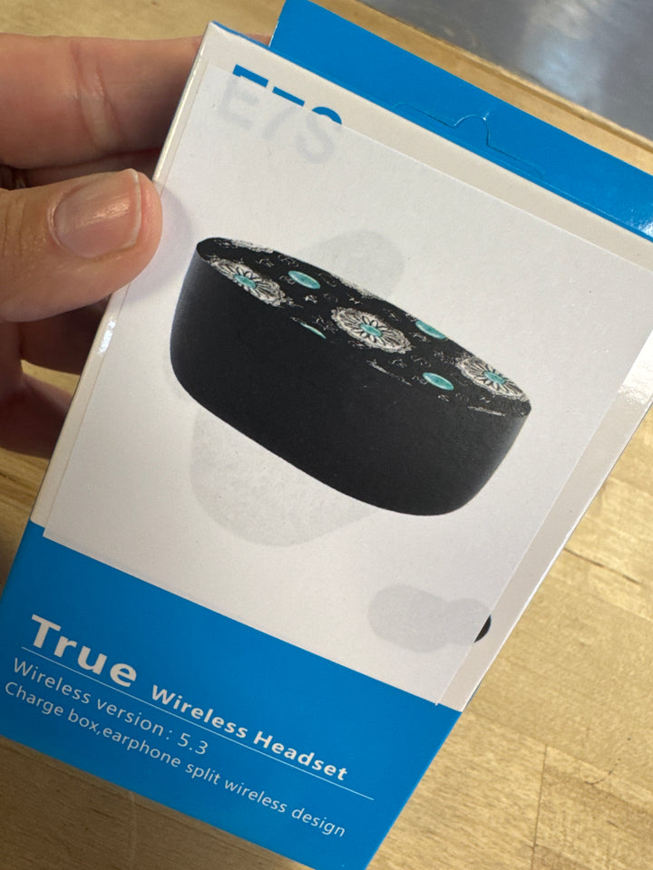 Bluetooth Earbuds & Charging Case