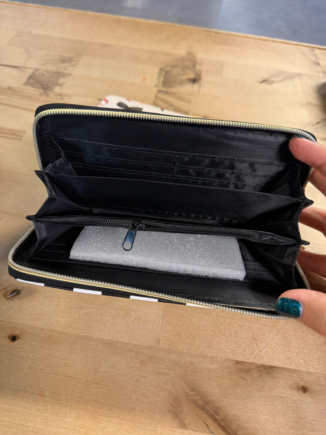 Bow wallet